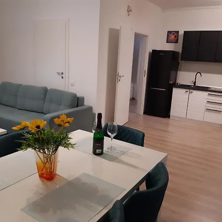 Esthetic Apartament Апартаменти Брашов